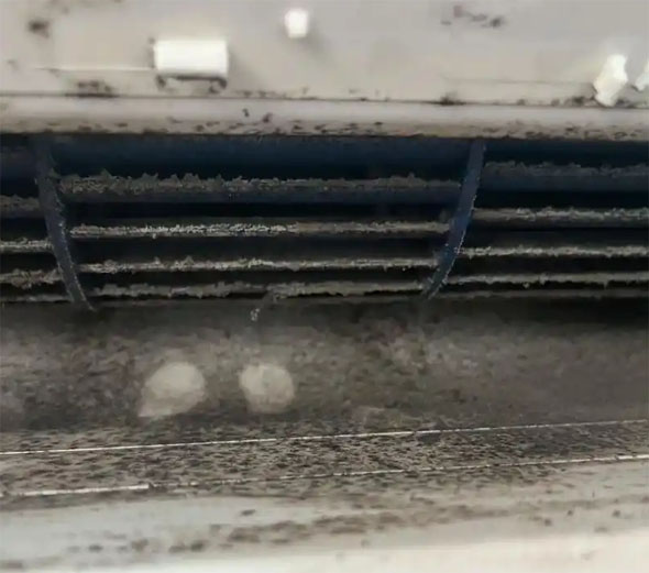 锡林浩特空调吹的风有股烧焦味是怎么回事